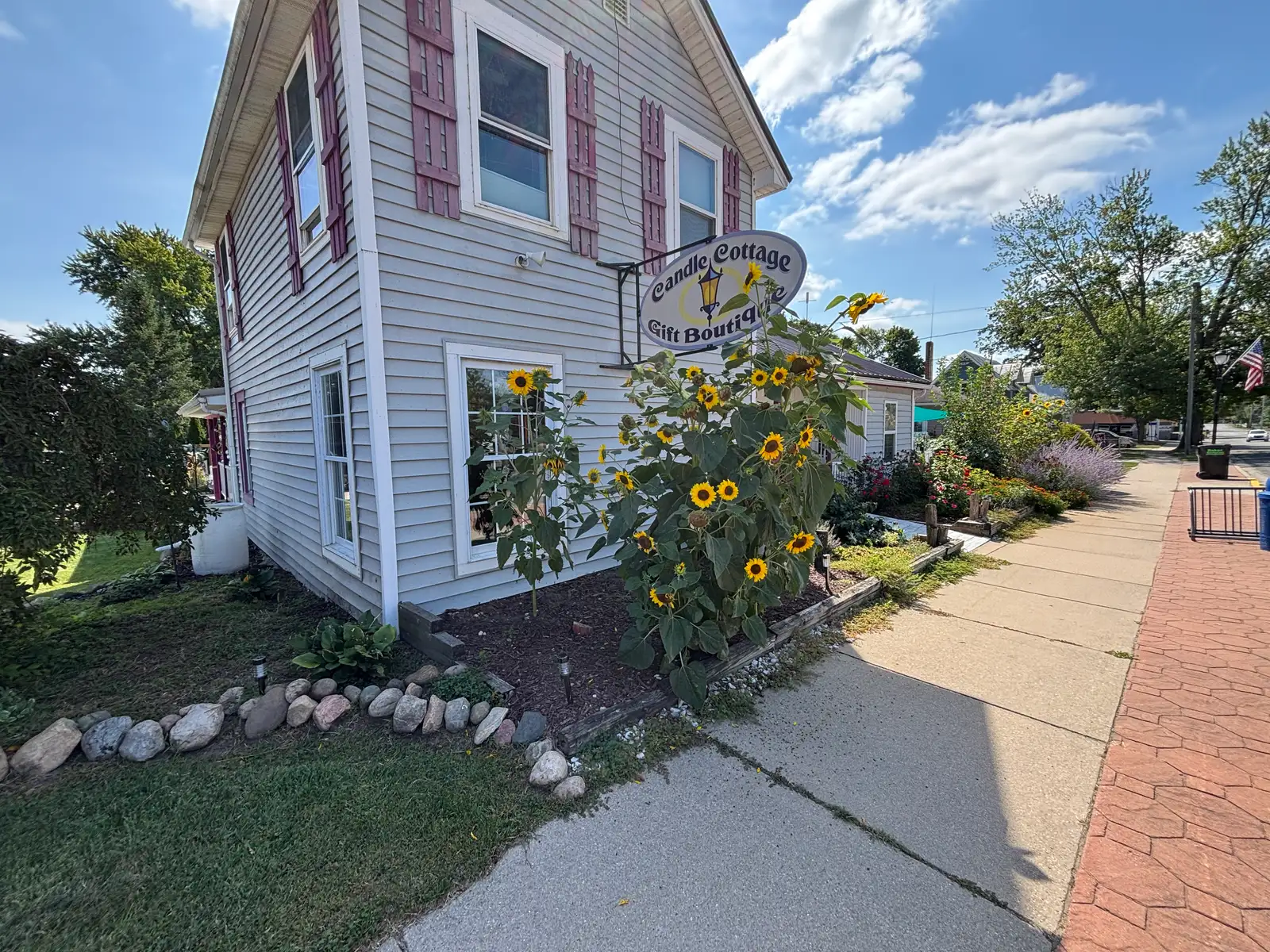 203 S Main St, Crystal, MI 48818