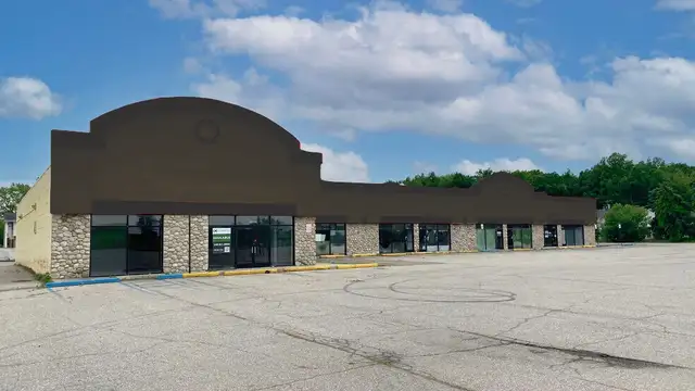 Mixed Use Plaza thumbnail 3