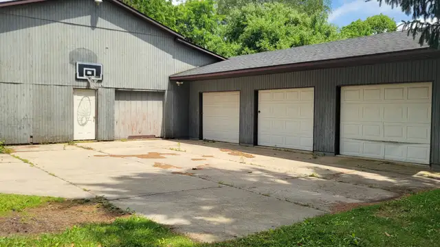 11372 N Linden Rd thumbnail 2