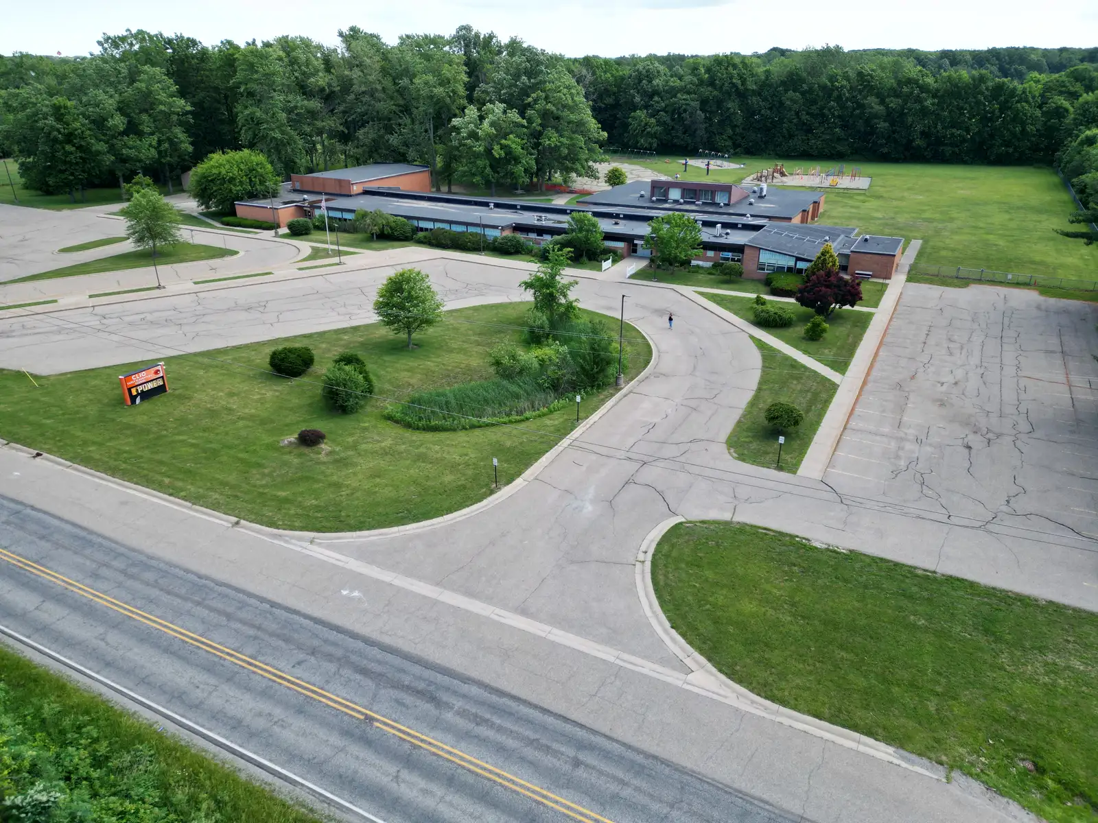 11218 N Linden Rd image 1