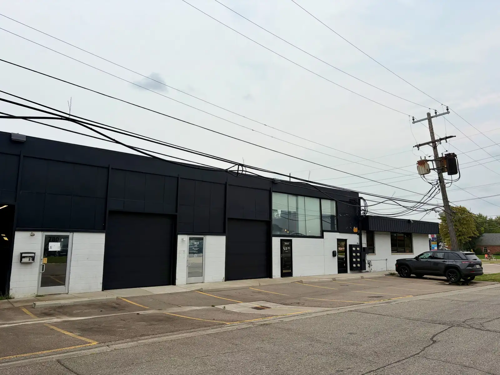780 W Maple Rd
