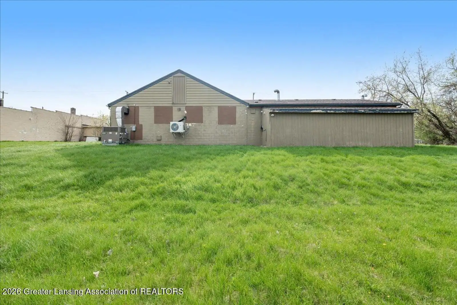 2305 N High St image 19