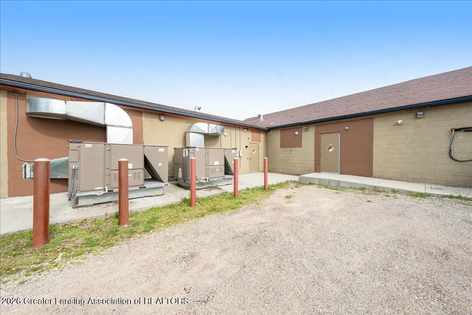 2305 N High St image 16