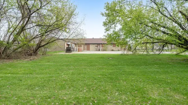 2305 N High St thumbnail 1