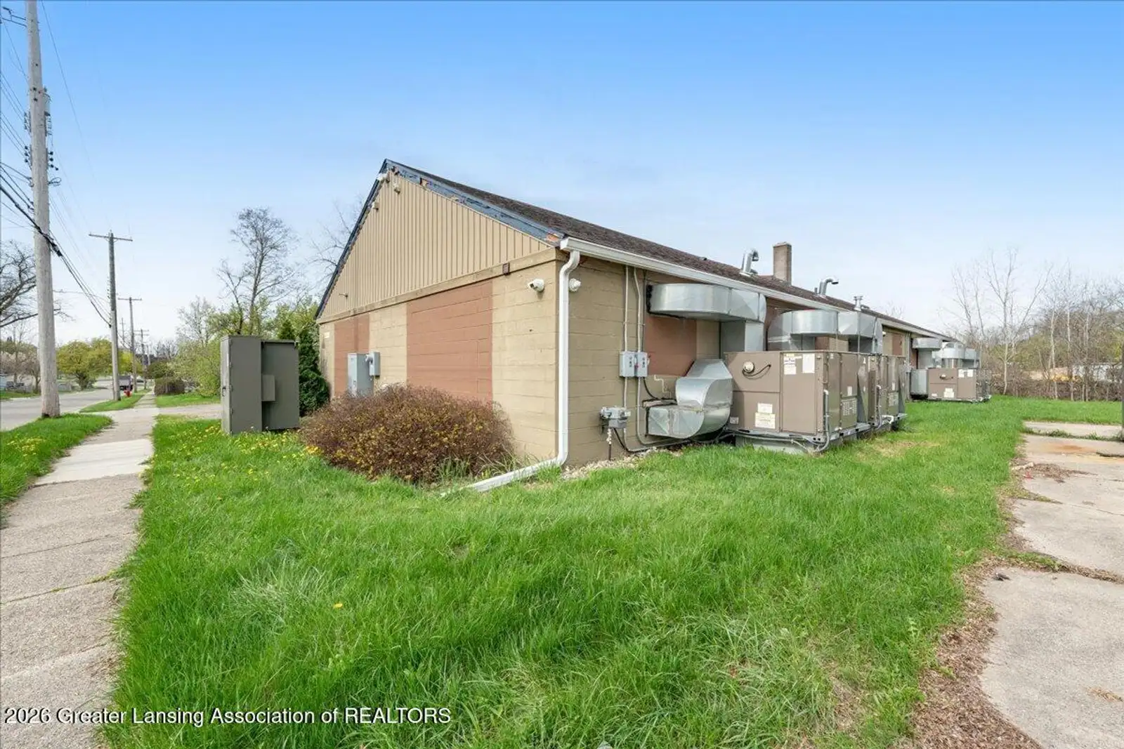 2305 N High St image 21