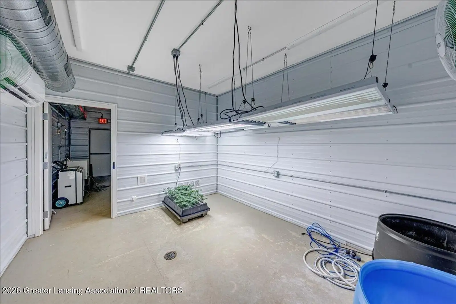 2305 N High St image 12