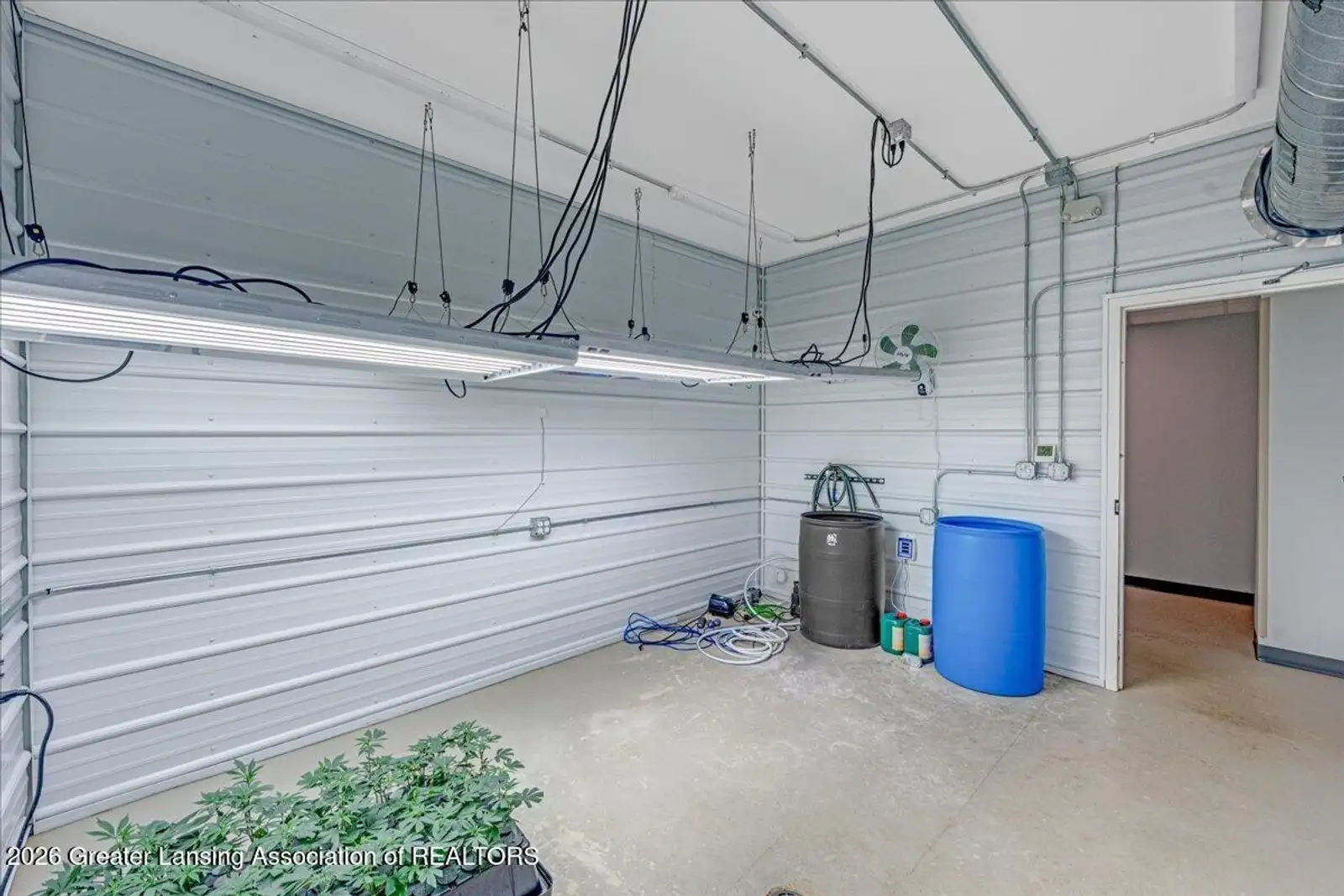 2305 N High St image 13