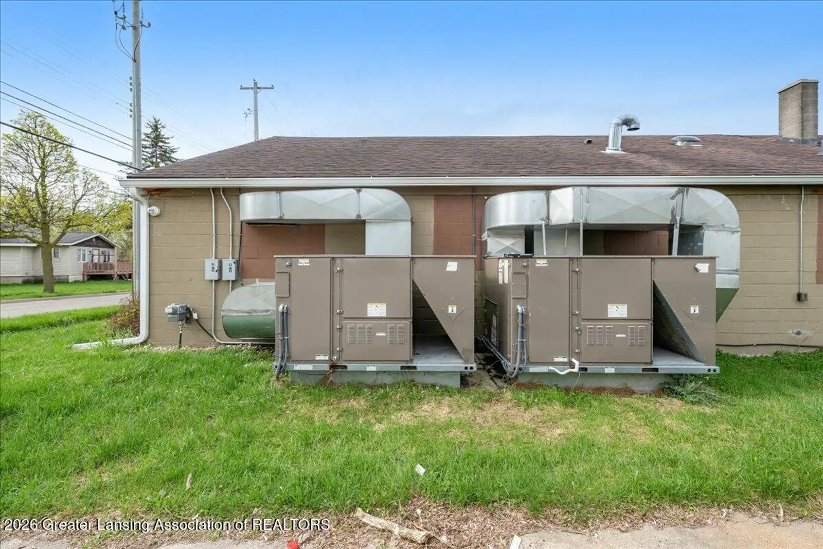 2305 N High St image 17