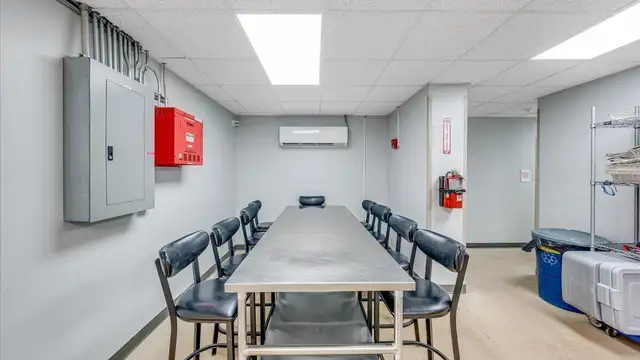 2305 N High St thumbnail 3