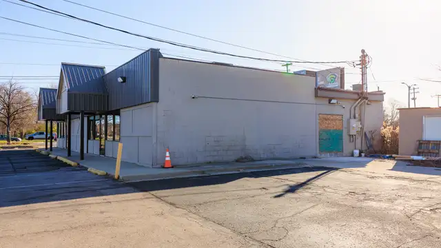 901 Trowbridge Rd thumbnail 4