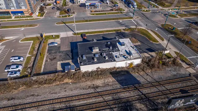 901 Trowbridge Rd thumbnail 5