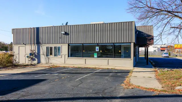 901 Trowbridge Rd thumbnail 2