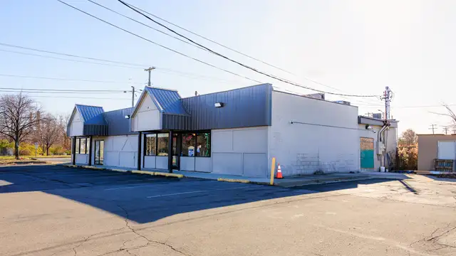 901 Trowbridge Rd thumbnail 3
