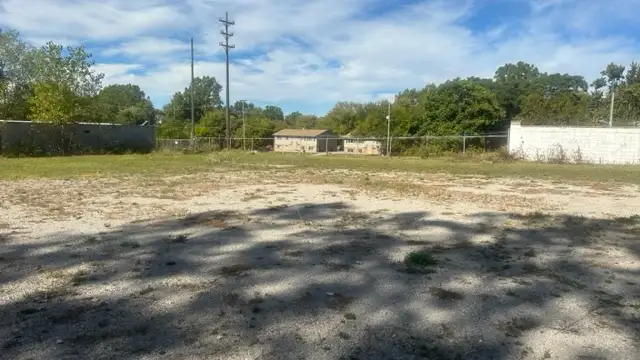 2122 Hemphill Rd thumbnail 3