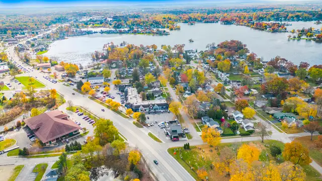 Lakeview Plaza thumbnail 2