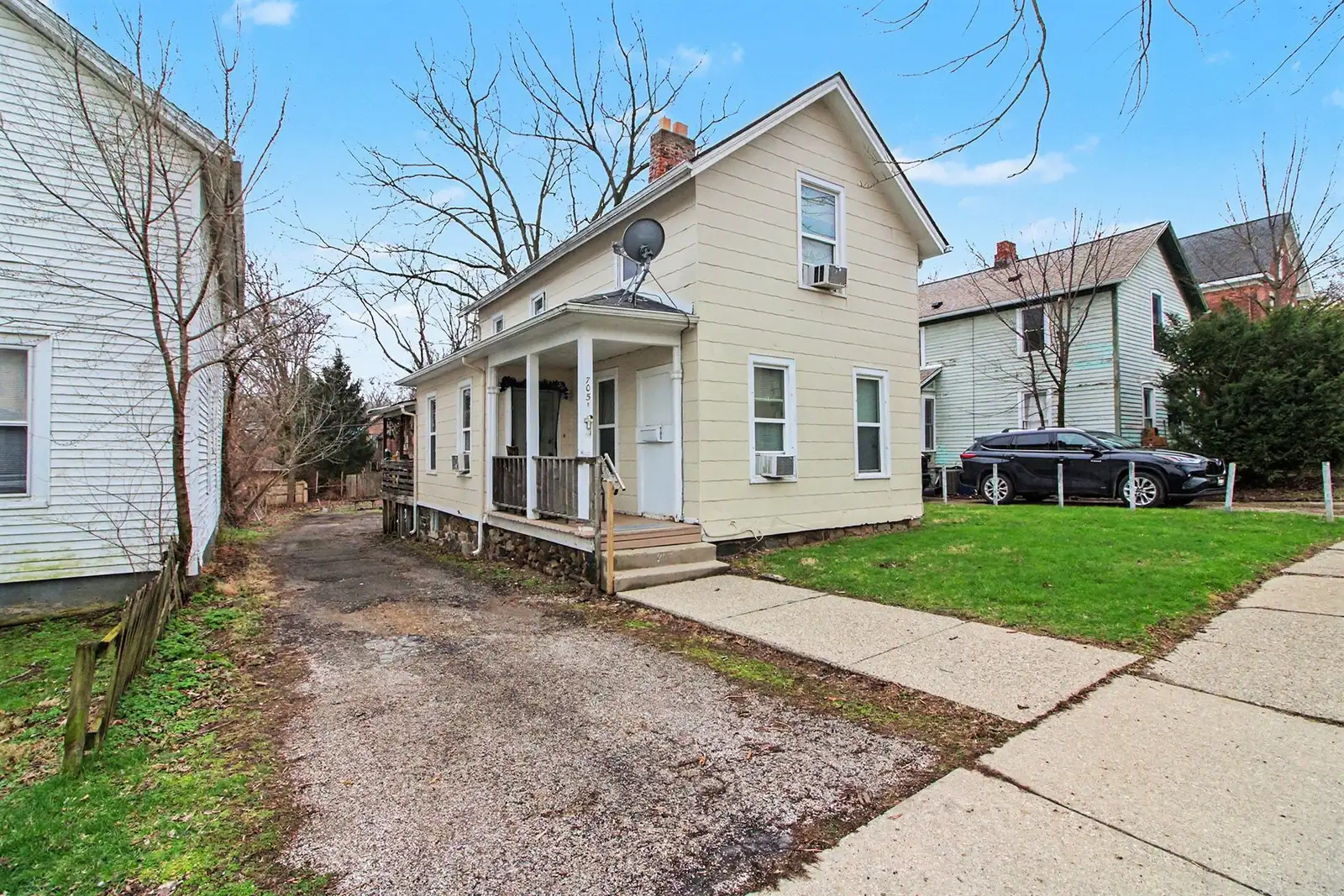 718 Lowell St image 2