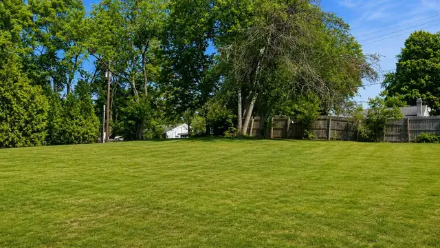651 E Jolly Rd thumbnail 3