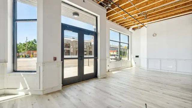 120 N Bridge St Suite B thumbnail 3