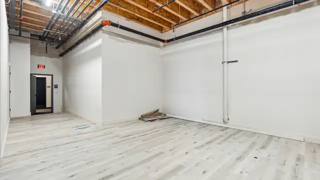 120 N Bridge St Suite B thumbnail 2