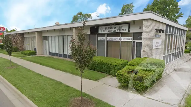 750 S Monroe St thumbnail 1