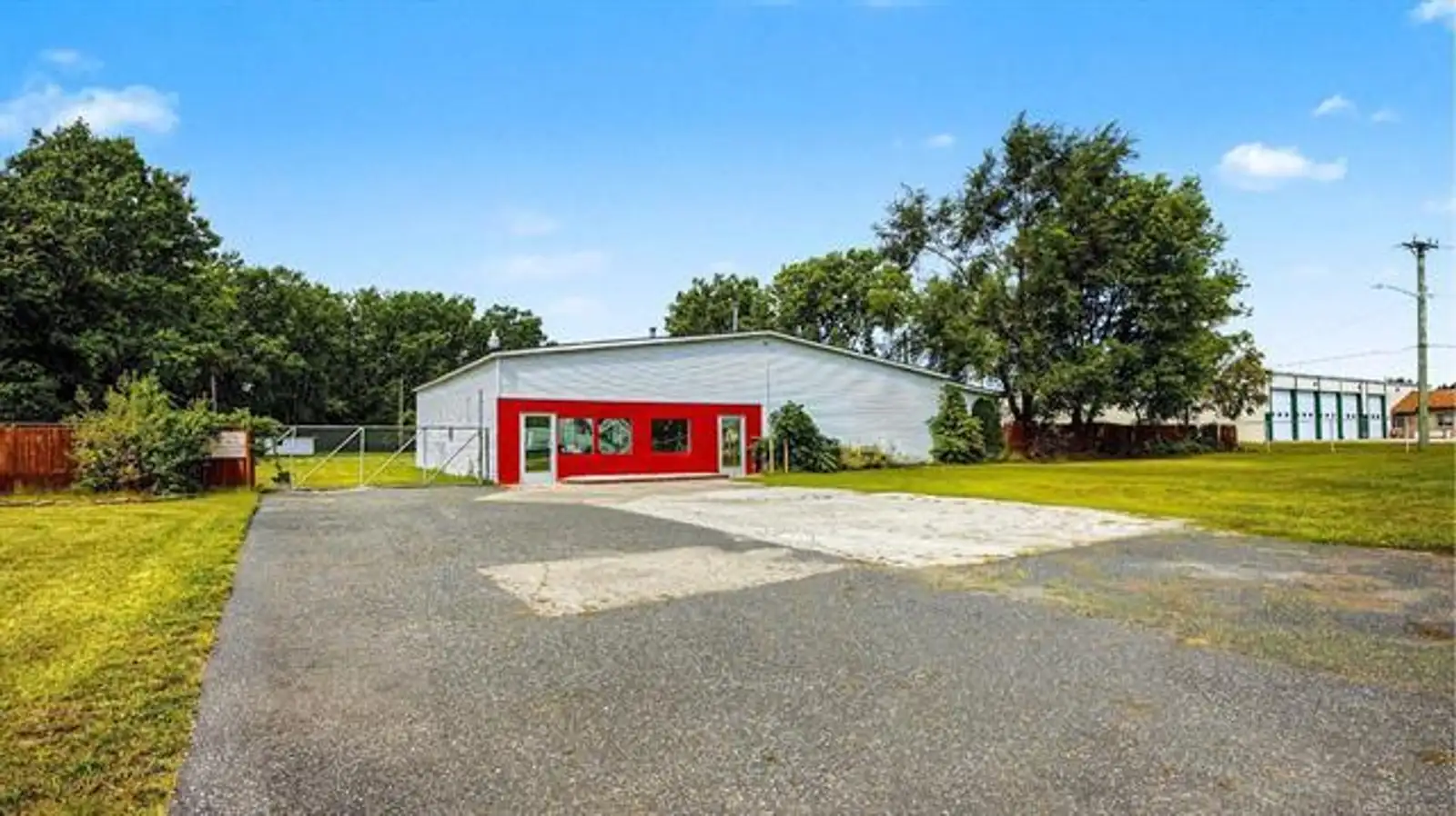 3905 32nd St image 2