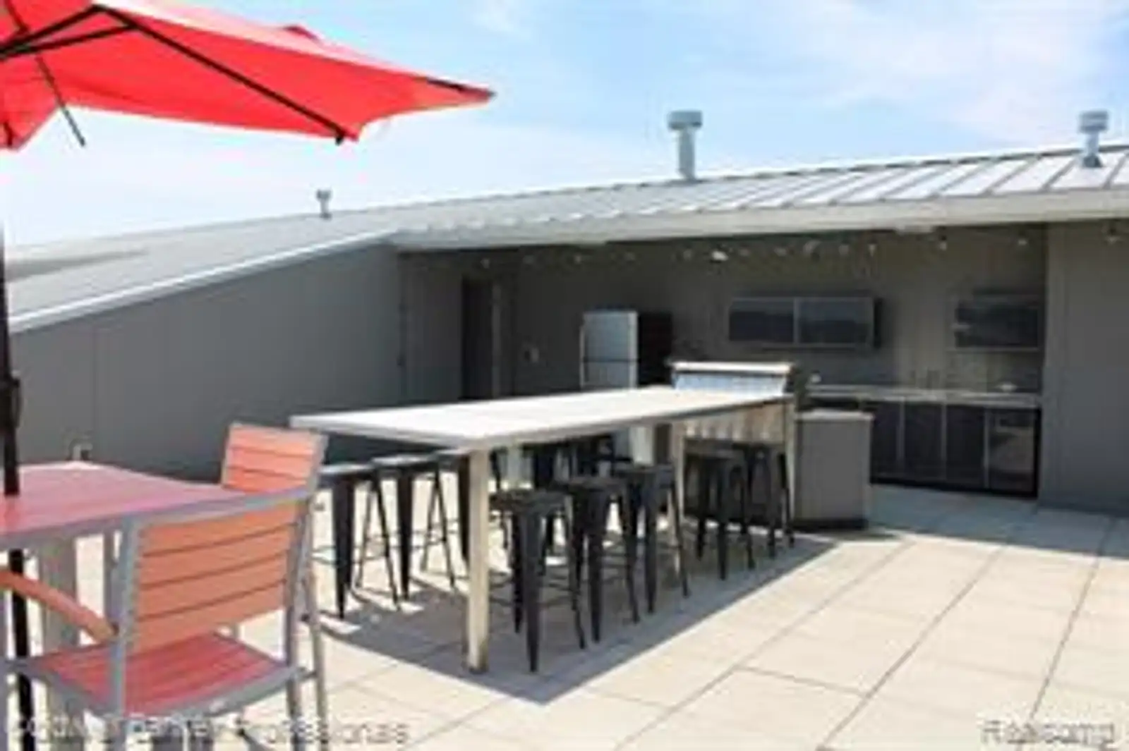 M1 Concourse Rooftop Building Unit image 17