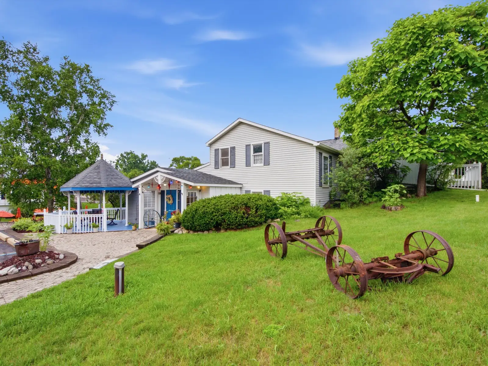 425 S Ortonville Rd image 9