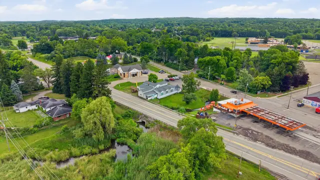 425 S Ortonville Rd thumbnail 5