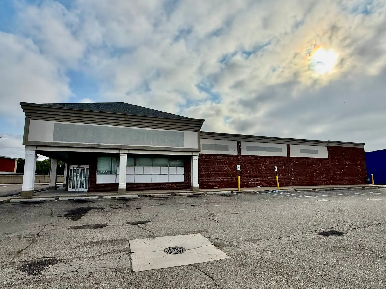 13580 Grand River Ave