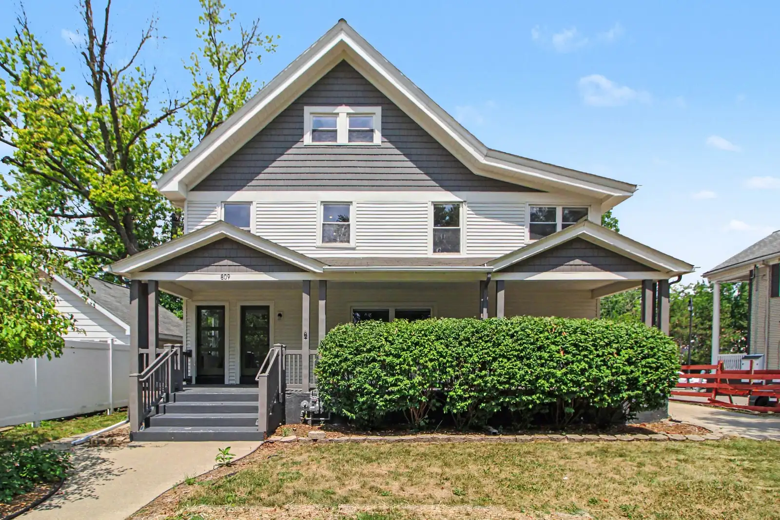 809 Henry St