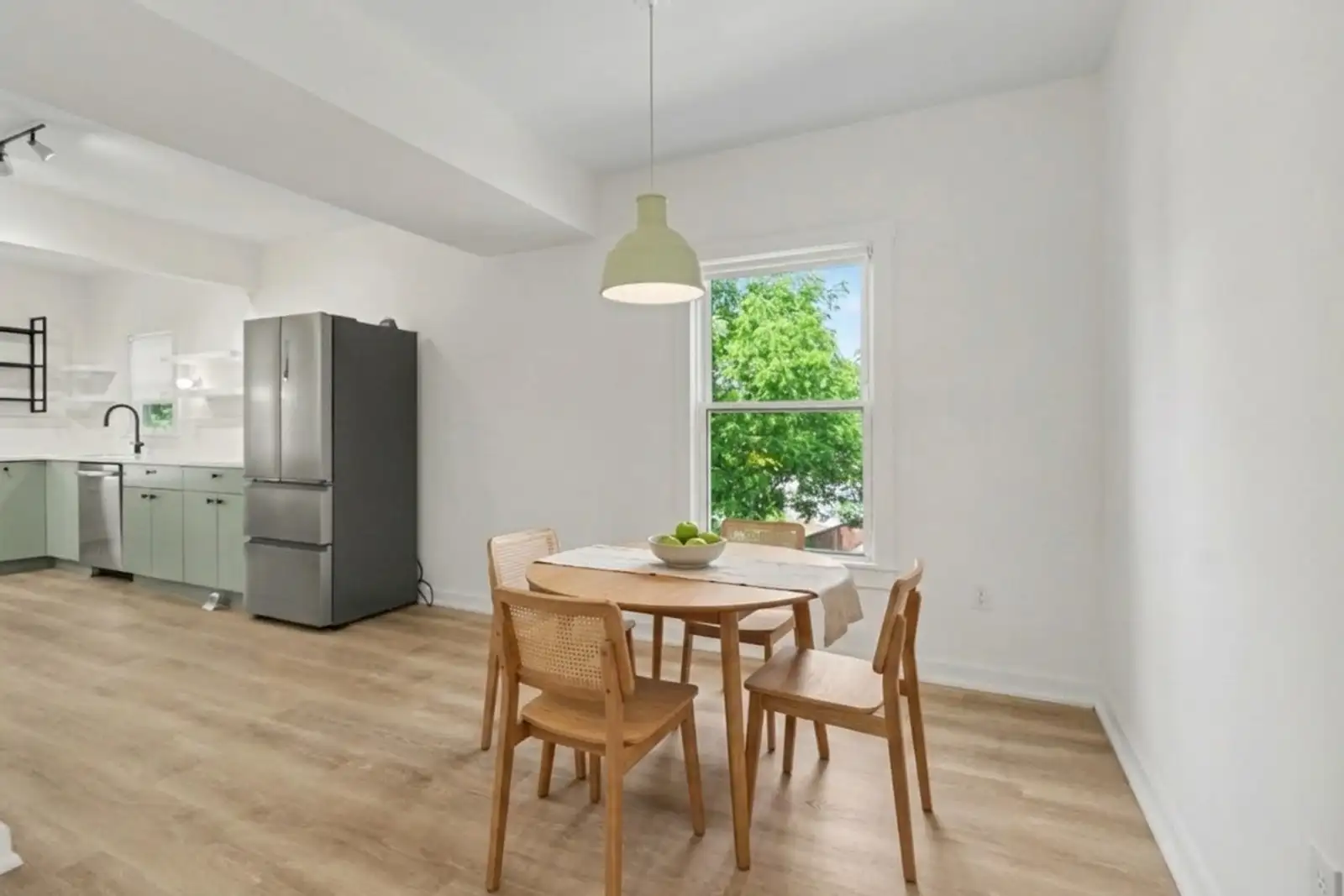 809 Henry St image 28