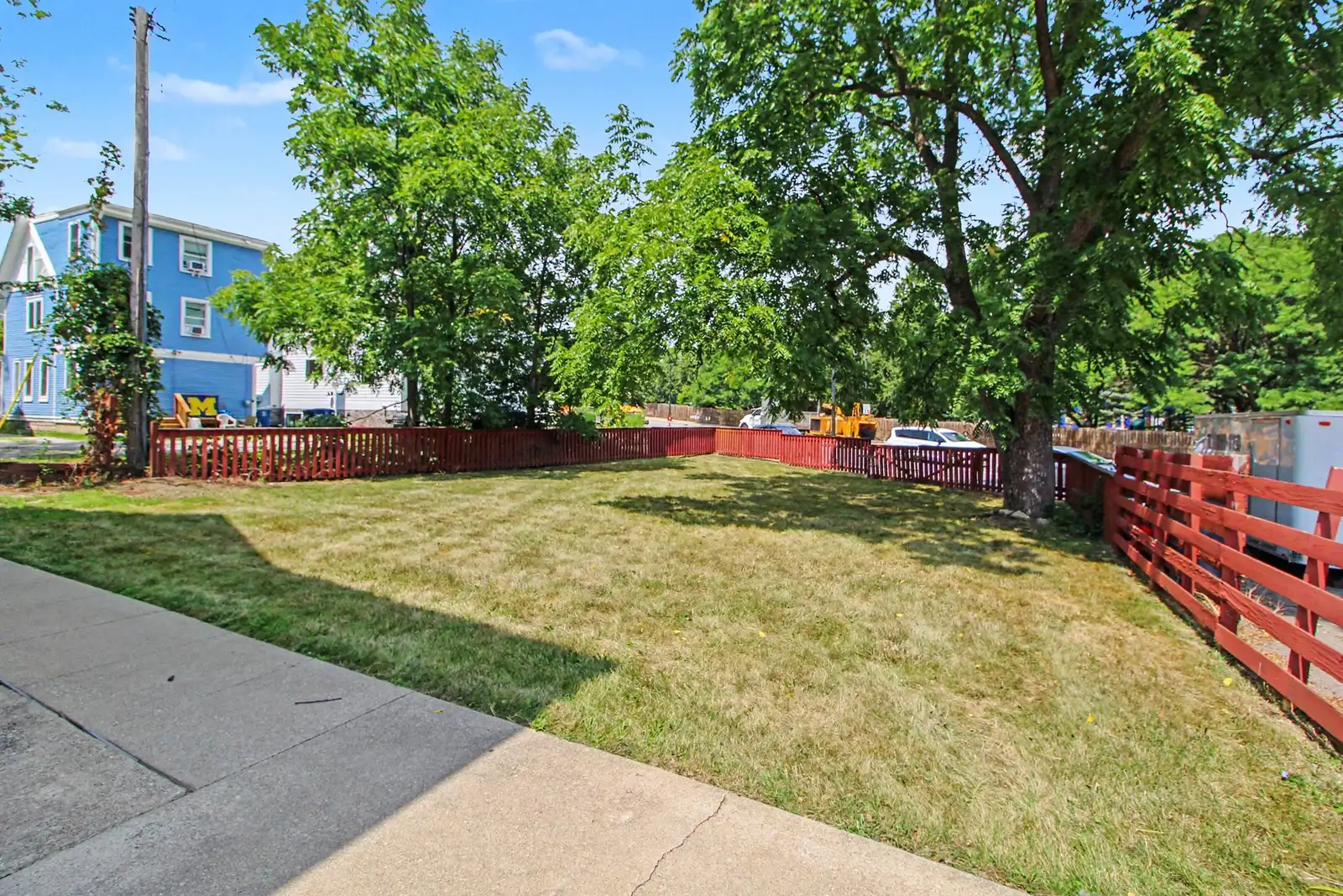 809 Henry St image 42