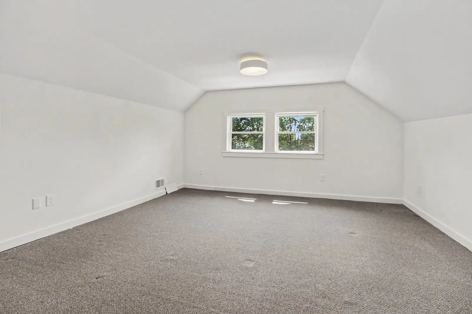 809 Henry St image 32