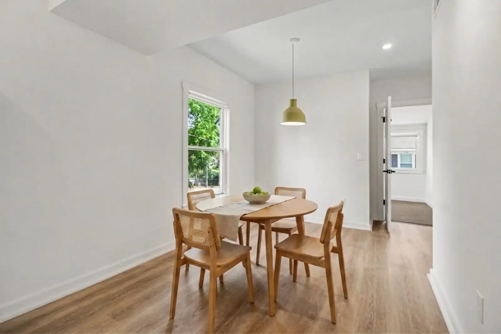 809 Henry St image 26