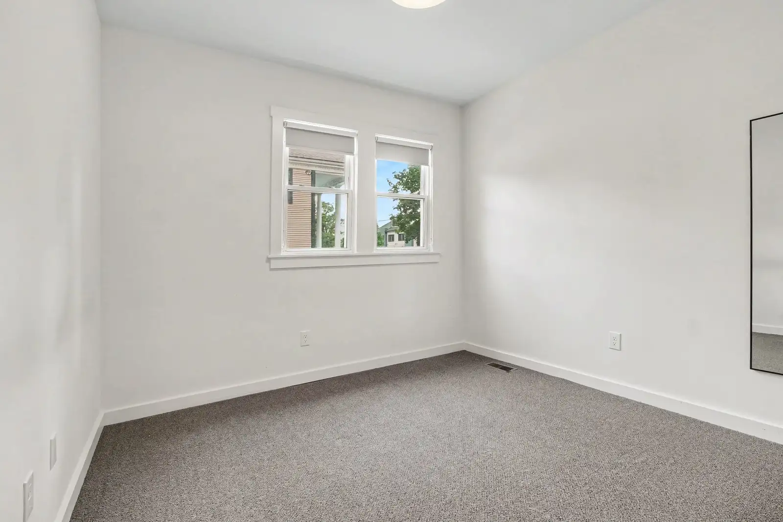 809 Henry St image 17