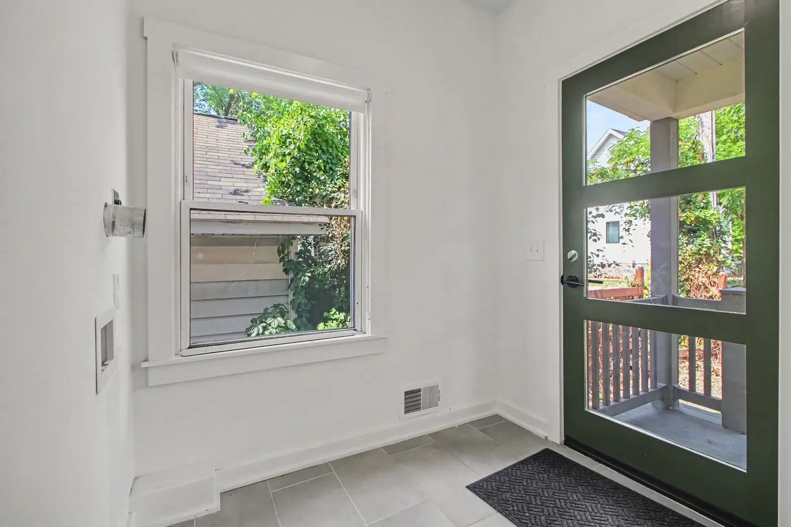 809 Henry St image 18