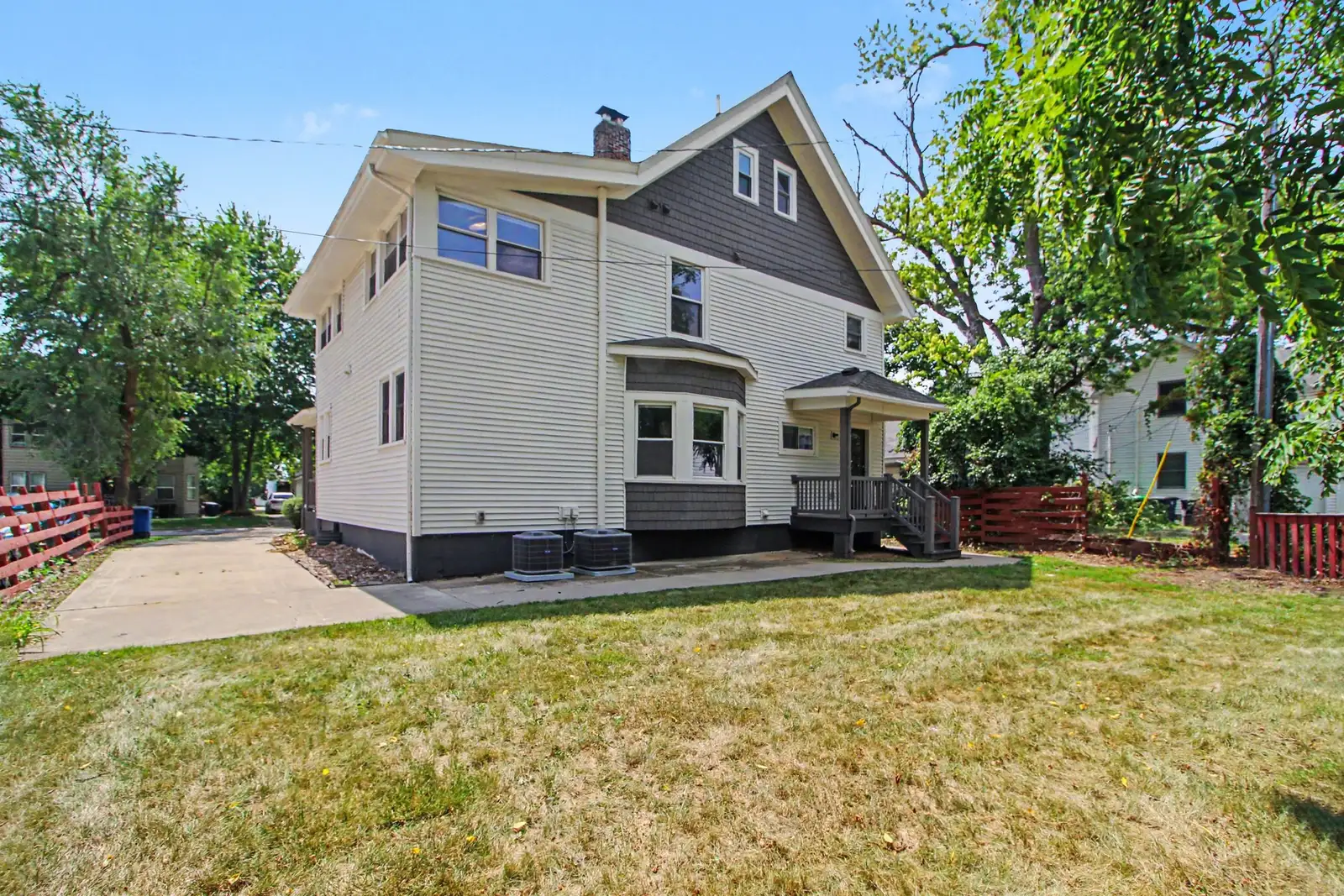 809 Henry St image 45