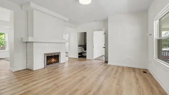 809 Henry St thumbnail 4