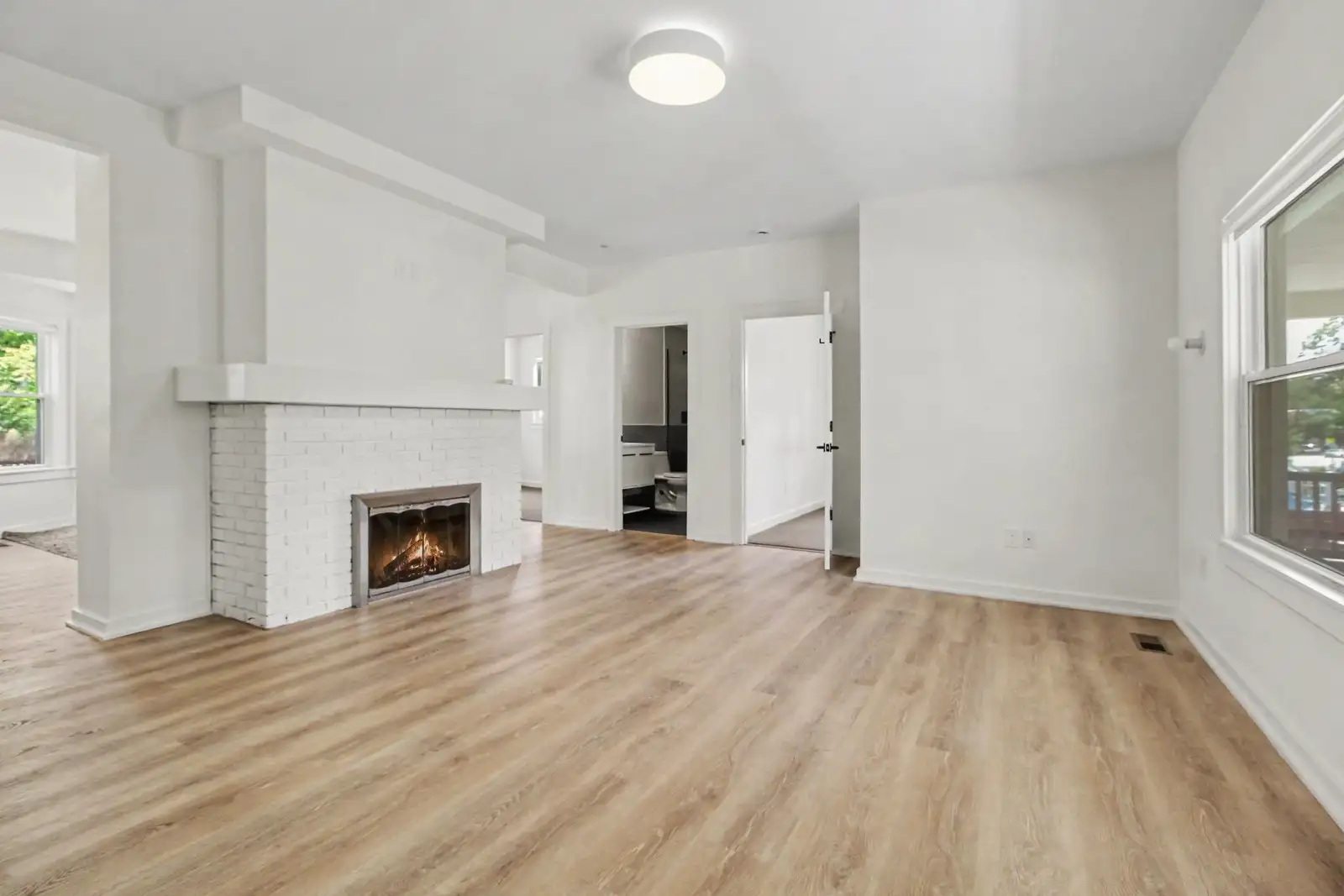 809 Henry St image 4