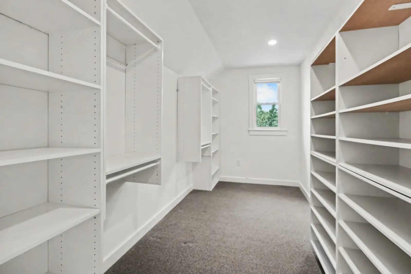 809 Henry St image 35