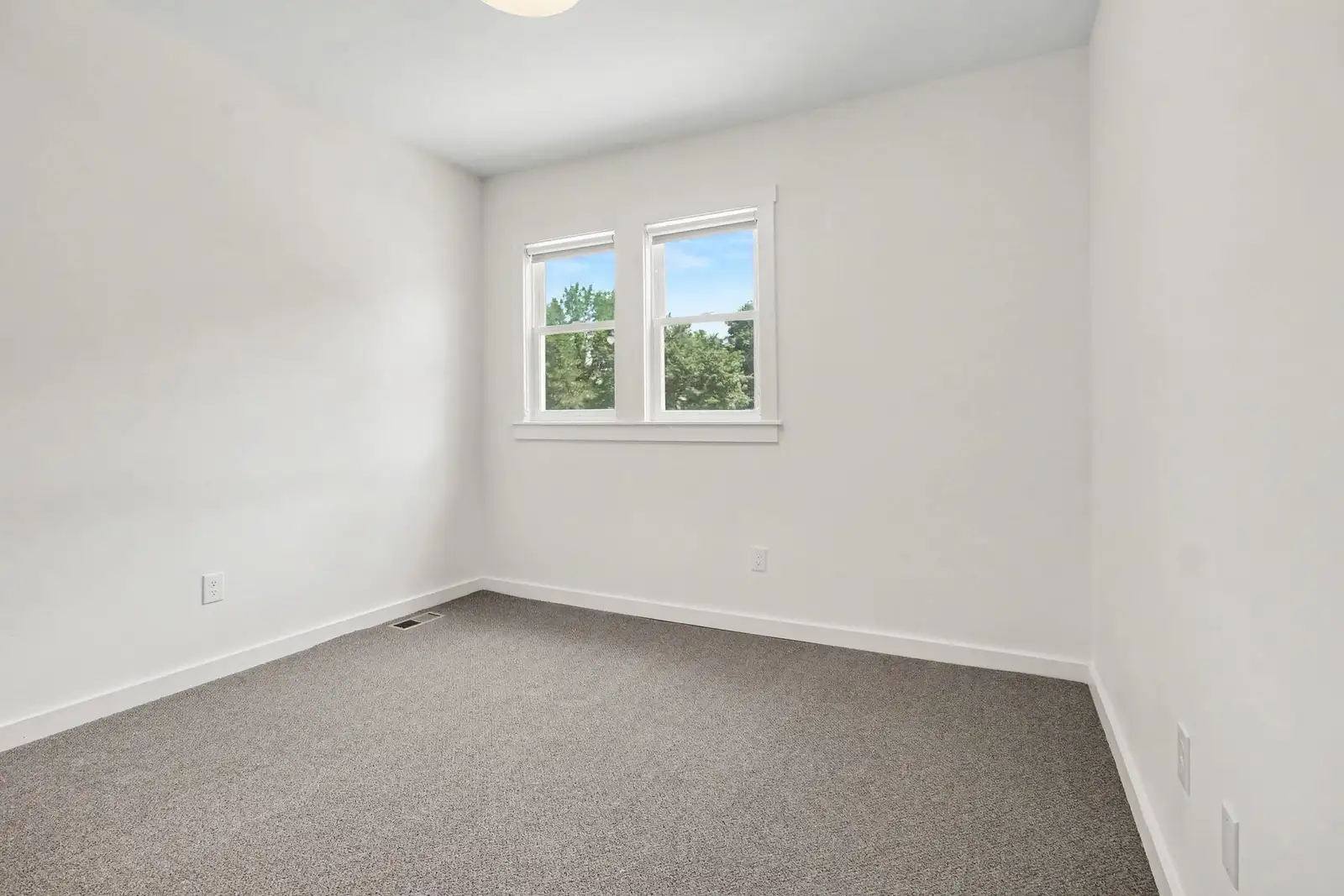809 Henry St image 15