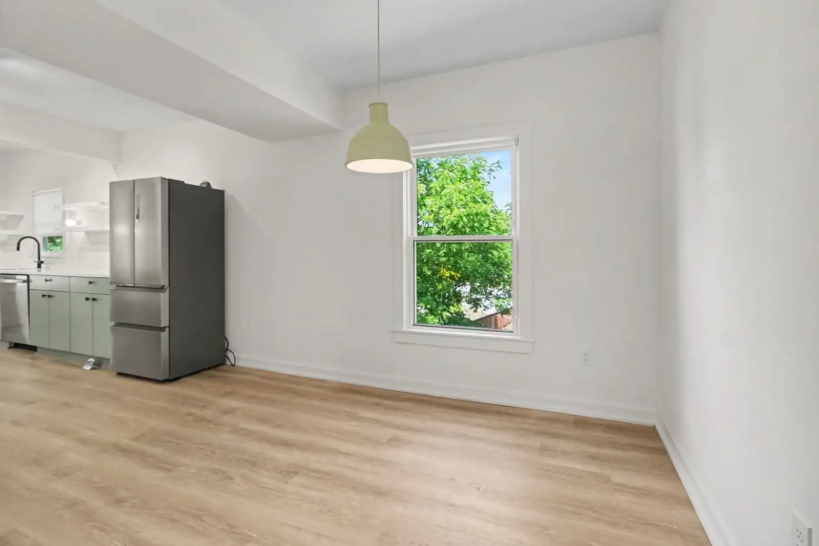 809 Henry St image 27