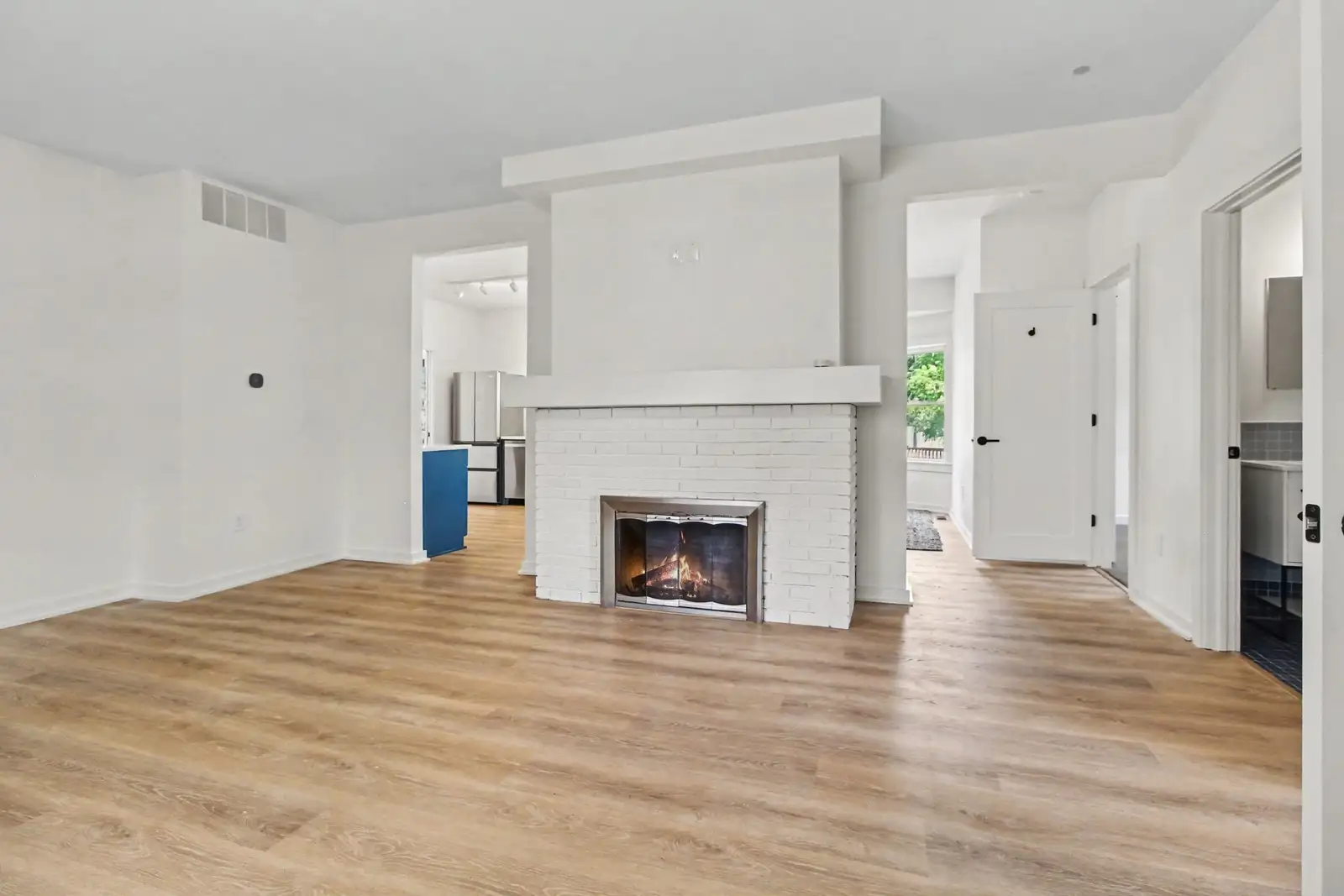 809 Henry St image 6
