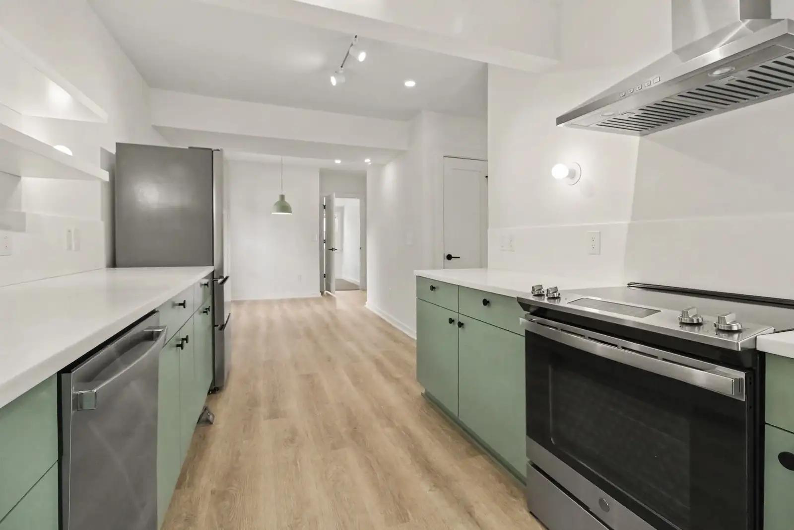 809 Henry St image 24