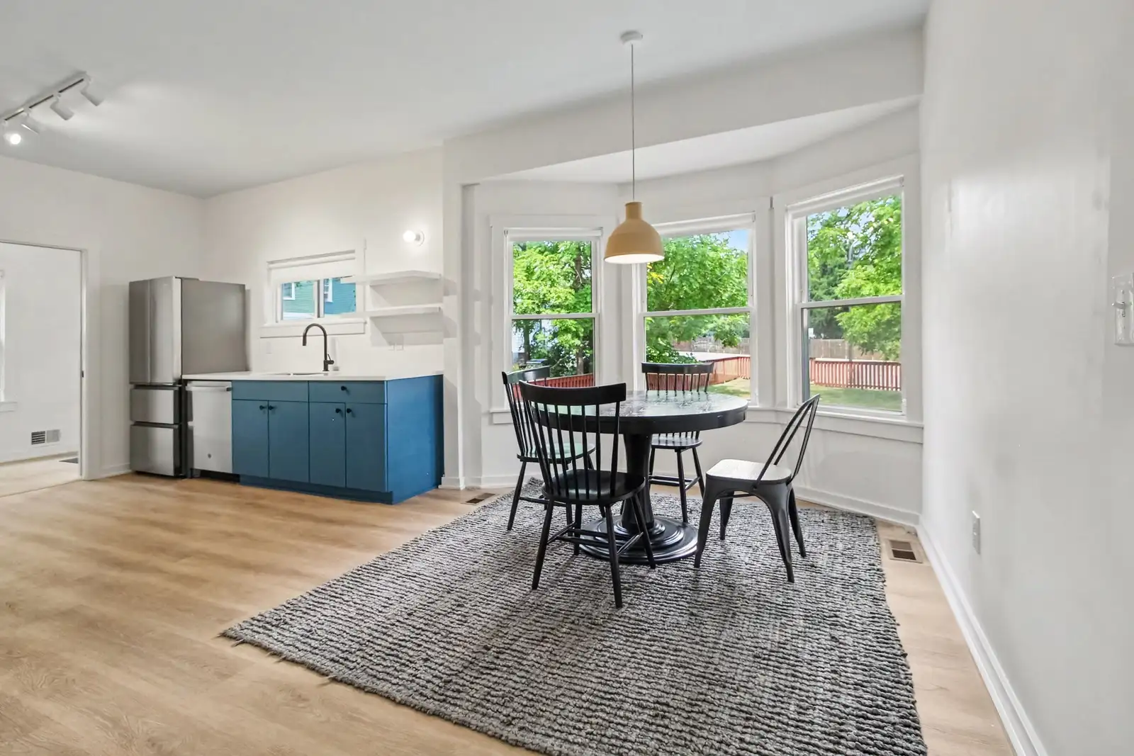 809 Henry St image 13