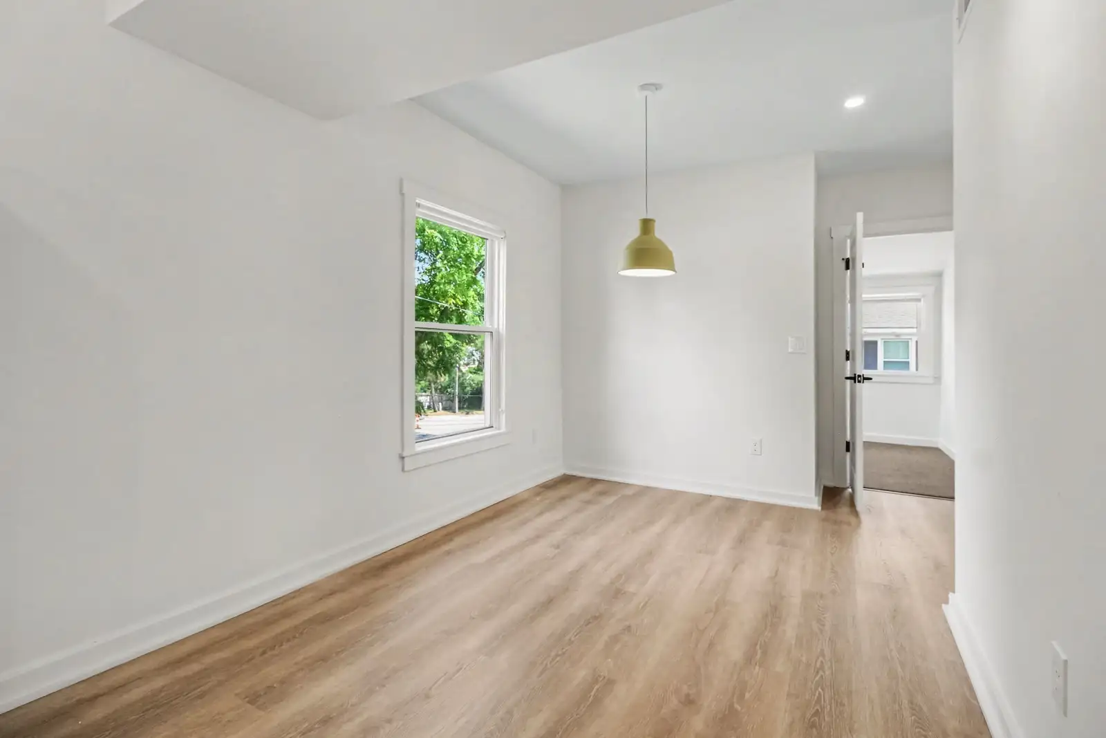 809 Henry St image 25
