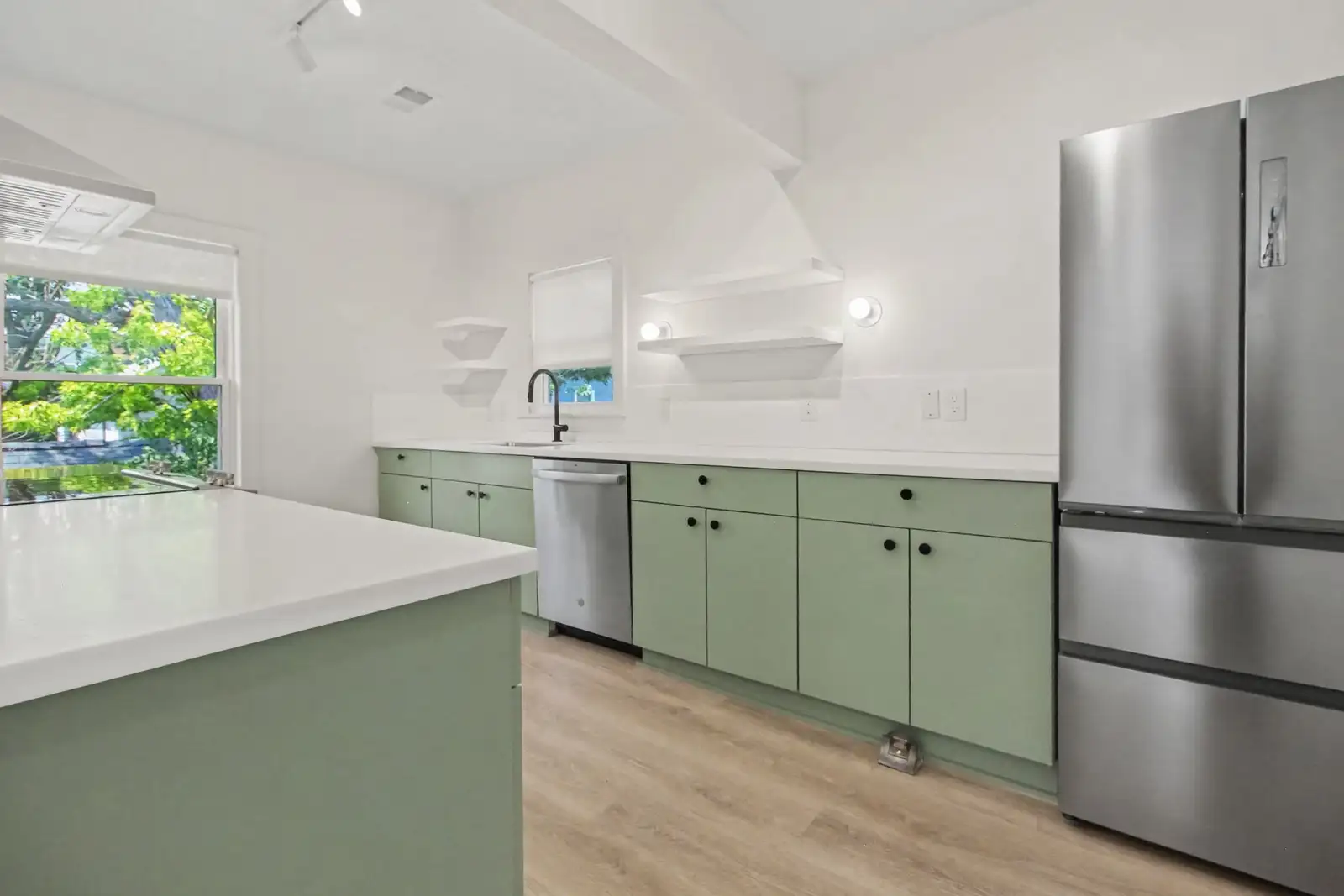 809 Henry St image 22