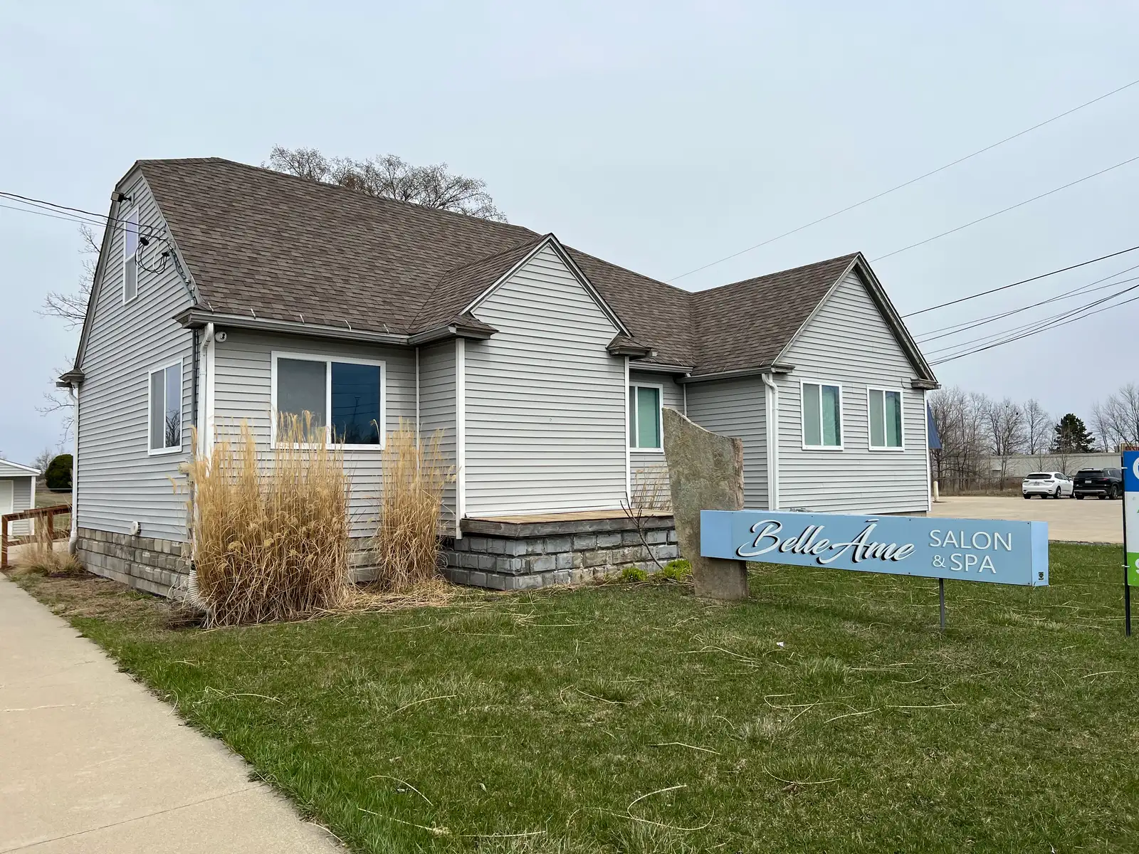 2005 E Main St