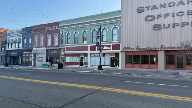 922 / 924 Military St thumbnail 2