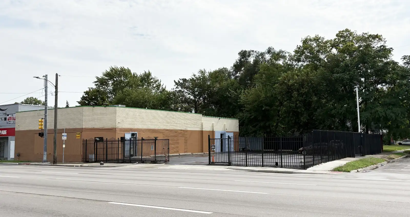 3600 8 Mile Rd